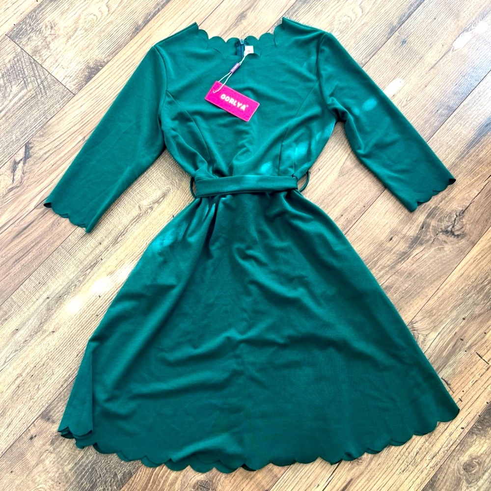 Girl’s Green Scalloped Edge Dress Size 12 Years